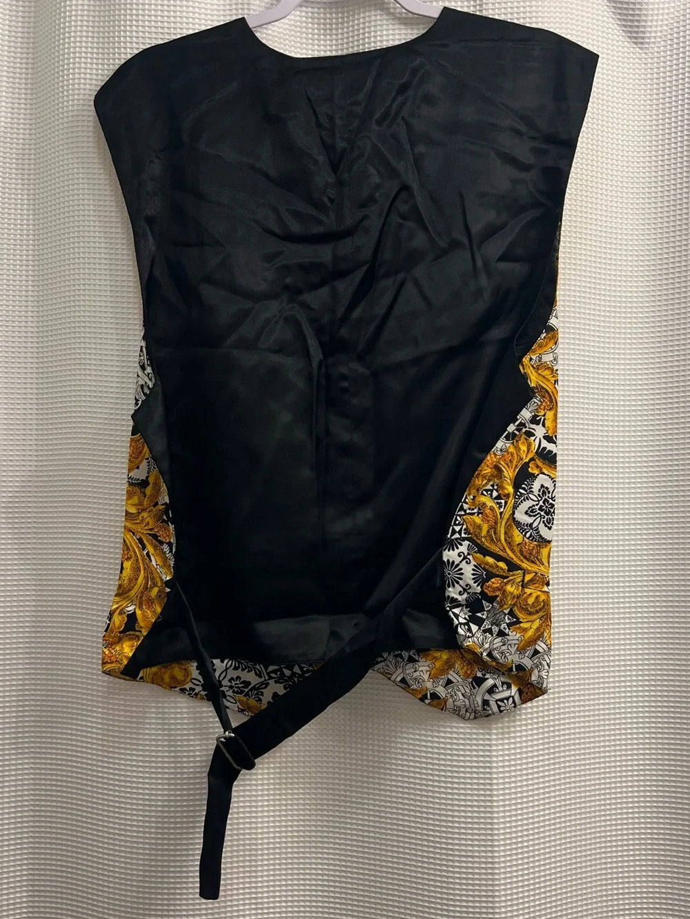 Black & Gold vintage 90s vest